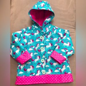 Western chief raincoat 2T Adorable.  Soft flannel lining. 5 Snap closure.